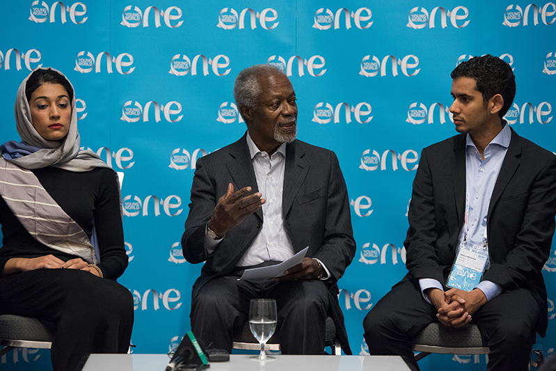 Mr Kofi Annan in discussion with Extrememly Together Young Leaders Mimoun Berrissoun and Hajer Sharief