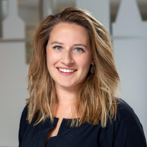 Dyonne Niehof headshot