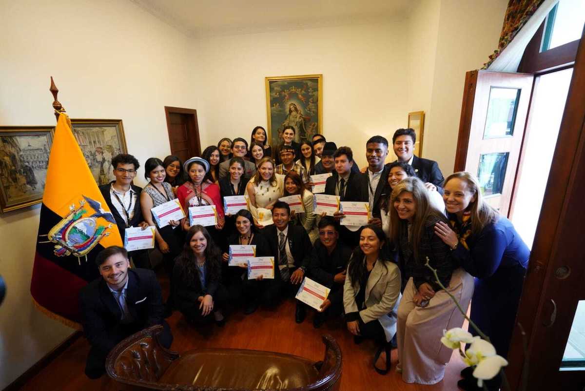 Ecuador delegation group photo