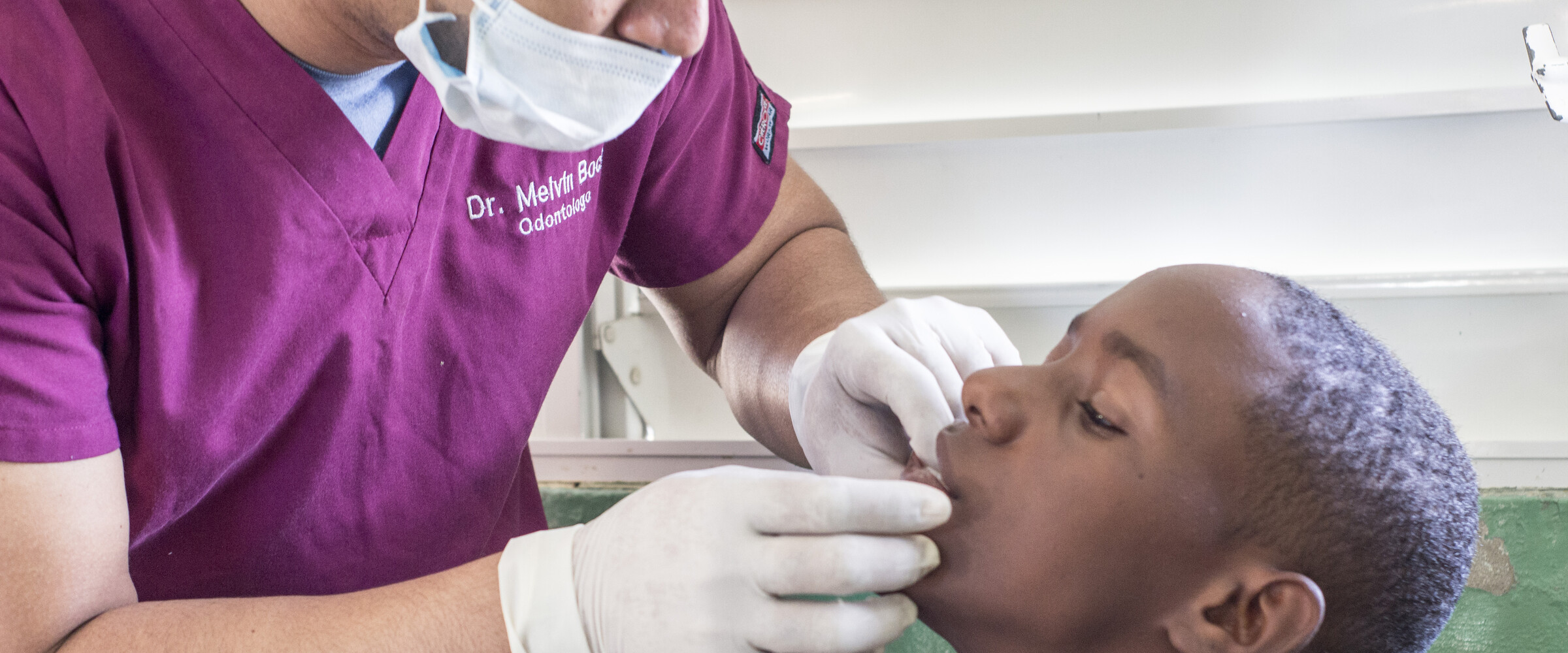 Image of dental care being provided through FUMEBO.