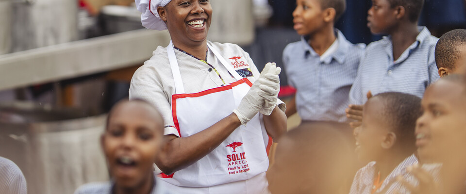 Image of Isabelle providing meals to schools