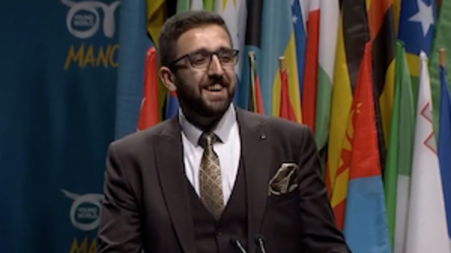 Dawar Karim presenting at the OYW Manchester 2022 Summit 