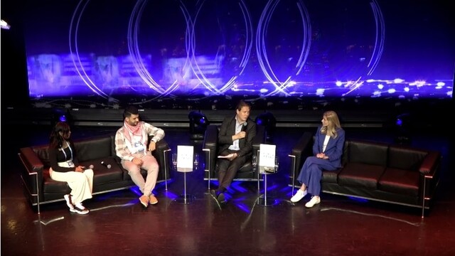 Jurriaan Middelhoff moderating at post-conflict resilience session on the Audi Stage, with Ebelien Zweers, Nadia Osman, Mohammed Mashharawi, Belfast Summit 2023