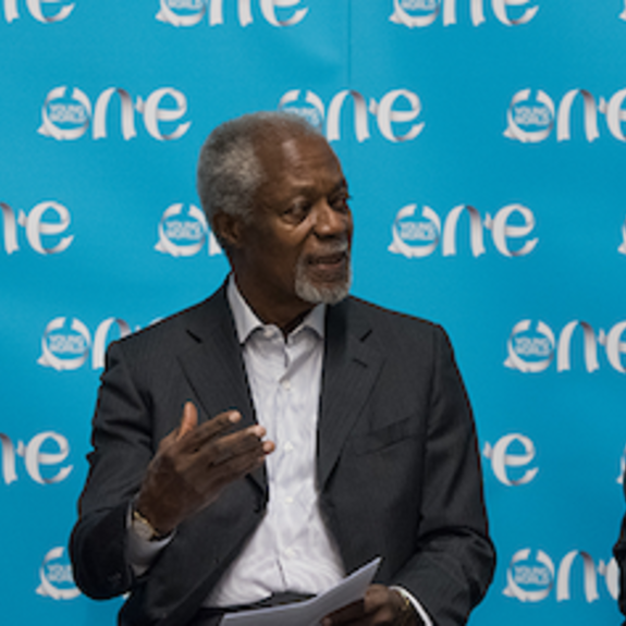 Kofi Annan and speakers at the Summit Extremely Together Topic