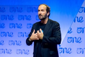 David Jones on the OYW Summit presentation stage addressing the audience