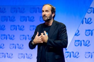 David Jones on the OYW Summit presentation stage addressing the audience