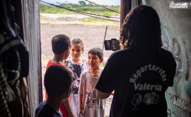 Reporteros in action from el Cuarto Mosquetero