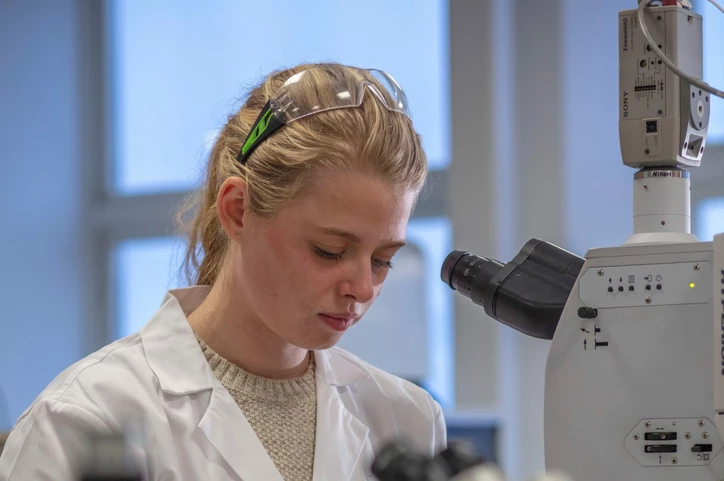 Imogen at the lab